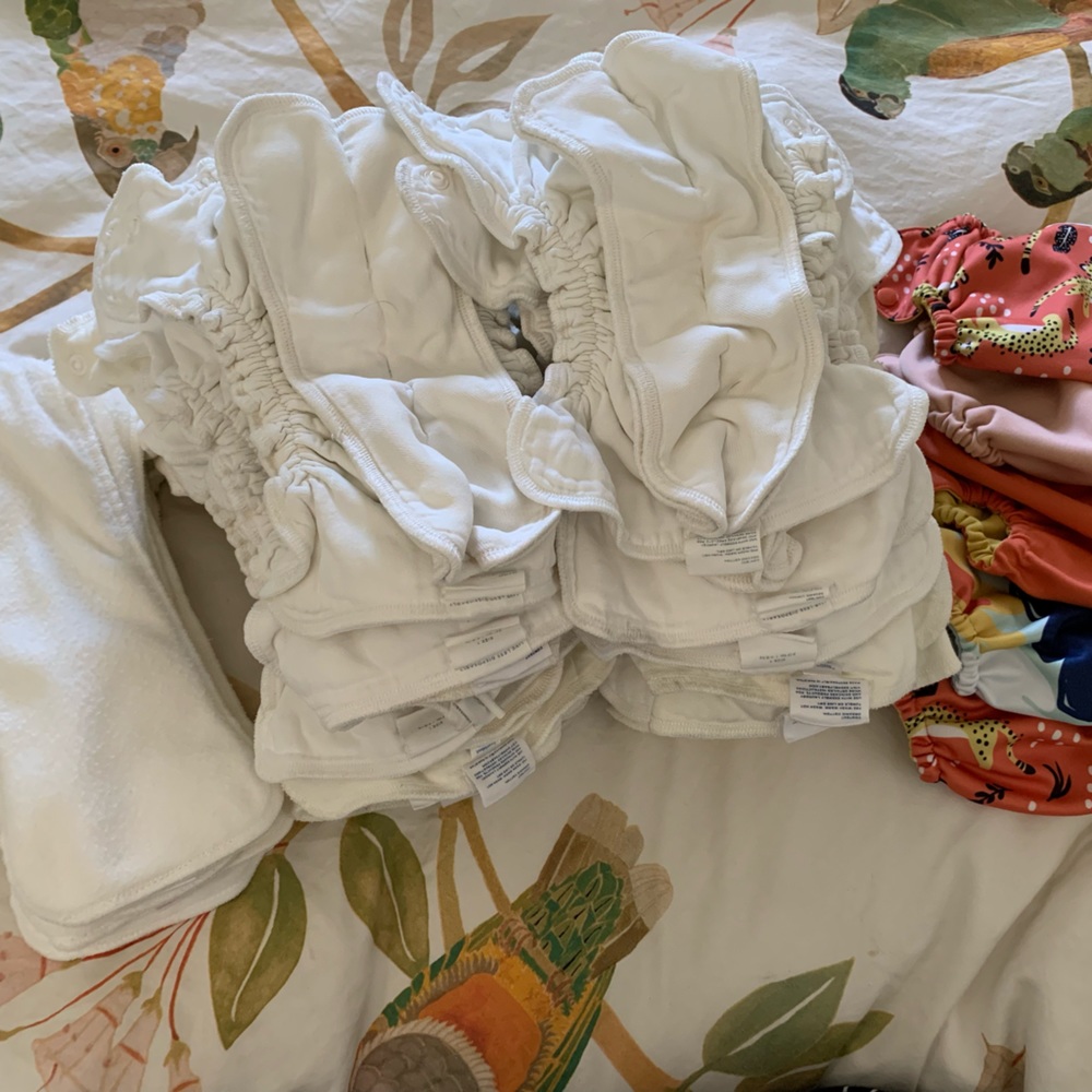 Esembly baby cloth diaper kit. 20 inners, 5 outters, 7 overnight liners